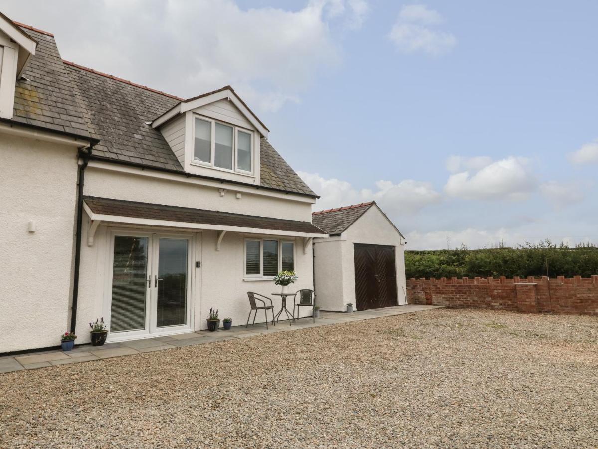 Villa Bryn Eglwys Bach Llanfairpwllgwyngyll Exterior foto